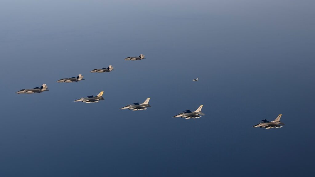 China sends 71 warplanes, 7 ships toward Taiwan .