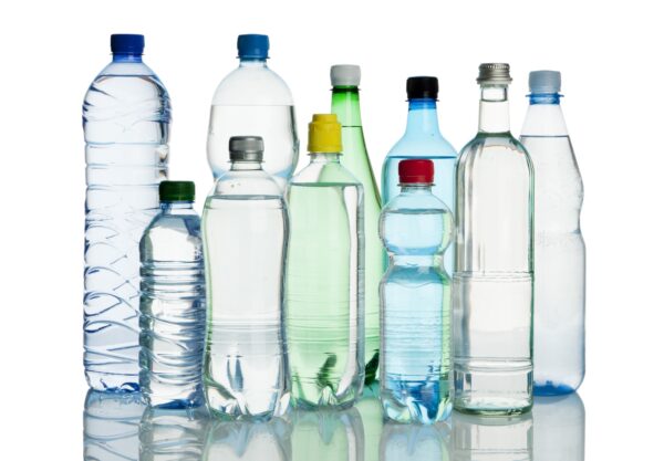 "Plastic water bottles: रीयूज़ करने का क्यों नहीं करें? और इसके कारणों की जानकारी"
